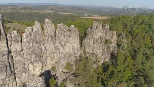 土耳其，CZECH共和国-JUNE，2019年：航空无人机景观的国家公园塞斯基拉吉附近布拉格。视频