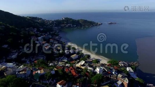 海滩和天堂之地，世界各地精彩的海滩，巴西里约热内卢马兰巴亚海滩的Restinga视频
