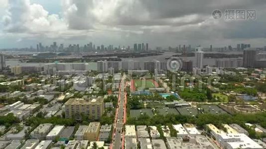 迈阿密海滩的无人机空中俯瞰海湾视频