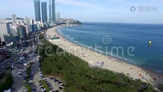 阳光明媚的夏季海恩大海滩，釜山，韩国，亚洲视频