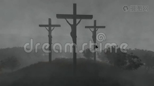 耶稣在十字架上，放大，时间流逝的云彩和暴风雨的天气视频