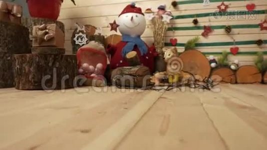 新年礼物，玩具和圣诞树。 4UHDK视频