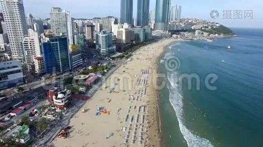 阳光明媚的夏季海恩大海滩，釜山，韩国，亚洲视频