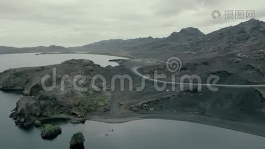 雄伟的空中飞行穿越史诗般的冰岛景观视频