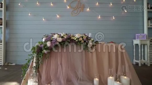 婚礼用花装饰的桌子视频