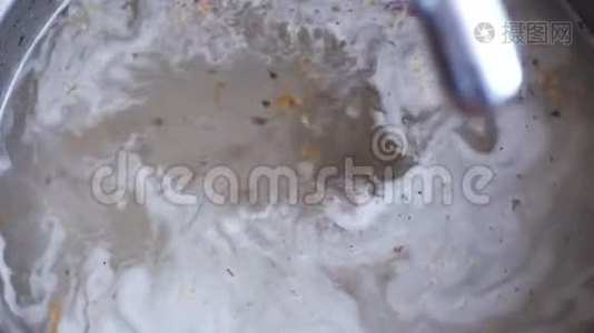 肮脏的粘污水脸盆水槽视频