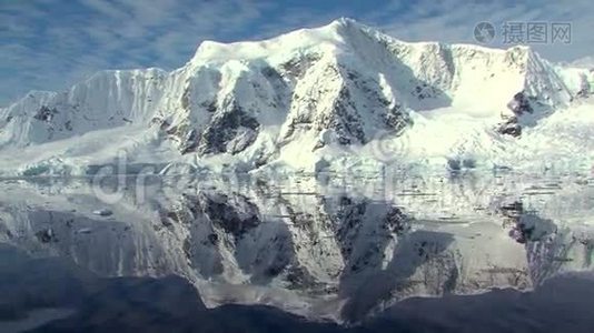 阳光明媚的南极景观视频