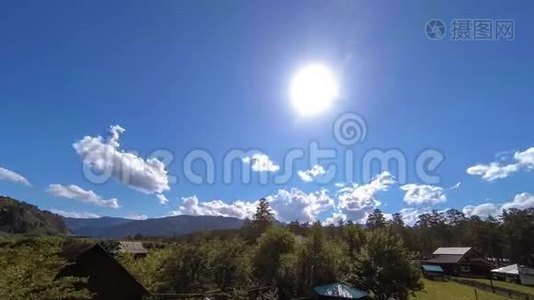 山村时间在夏秋时节. 狂野的亚洲自然和农村。视频