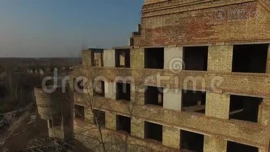 春季医院废弃建筑工地空中无人机图像视频