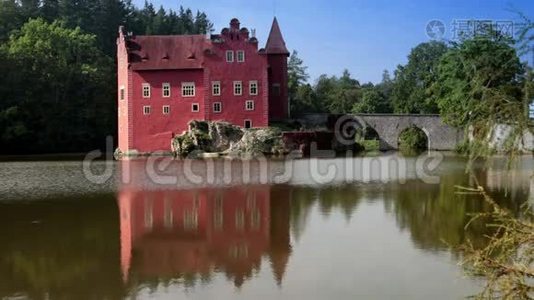 瑟韦纳·洛塔。 捷克共和国 湖上的城堡视频