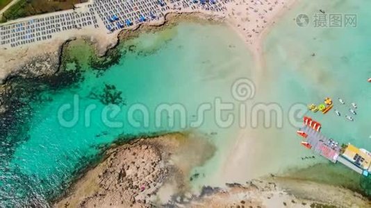 地中海美丽海滩的鸟瞰图视频