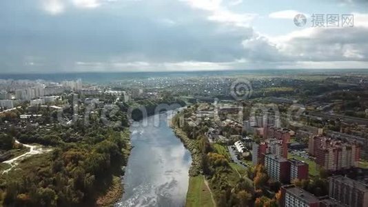 维捷布斯克市的秋季景观视频