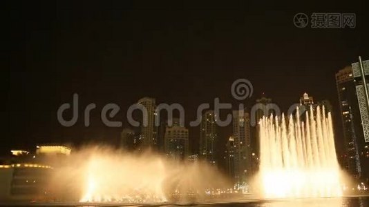 夜间迪拜喷泉视频