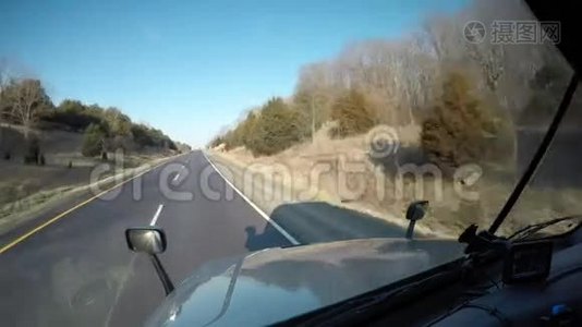 半卡车挡风玻璃-公路驾驶视频
