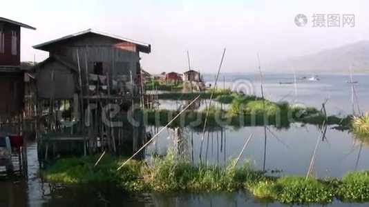 缅甸因乐湖的浮动村庄房屋视频