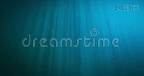 高质量的动画海洋波从水下与漂浮浮游生物。 光线透过. 很受欢迎视频