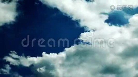 天空中的云。视频