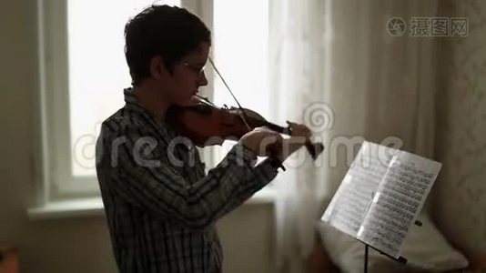 小提琴家视频