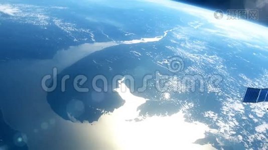 低地球轨道上美丽的现实卫星。视频