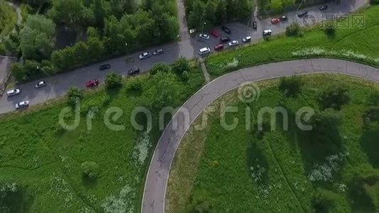 从无人驾驶的奥林匹克自行车赛艇运河出发，观看莫斯科、克勒茨基山、自行车道、克勒茨卡亚自行车道视频