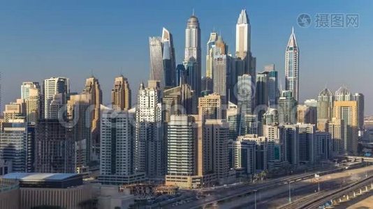 阿拉伯联合酋长国日落航时期间迪拜码头塔楼视频