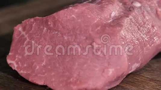 新鲜牛肉片特写视频