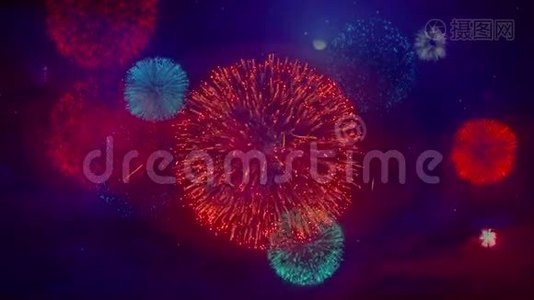 2021年新年快乐问候语彩色焰火上的闪光粒子视频
