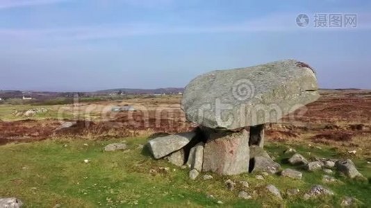 基尔克鲁尼杜门是新石器时代的纪念碑，可追溯到公元前4000年至3000年之间的阿尔达拉和波尔图在多戈尔县视频