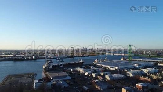 特拉华河畔社区和港口城市格洛斯特的鸟瞰图视频