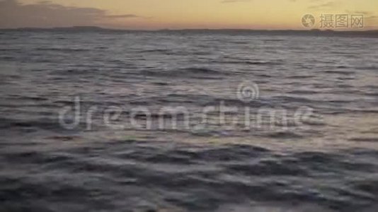 日落时的海水。 特写镜头。 沙姆沙伊赫。 埃及。视频