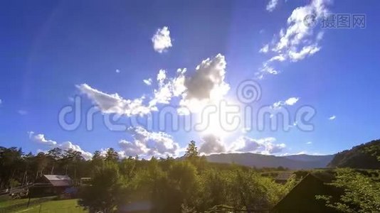 山村时间在夏秋时节. 狂野的亚洲自然和农村。视频