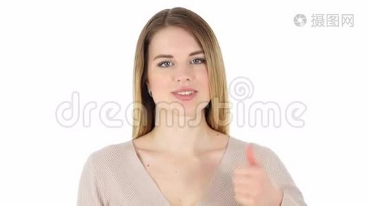 竖起大拇指，白色背景上的女人视频