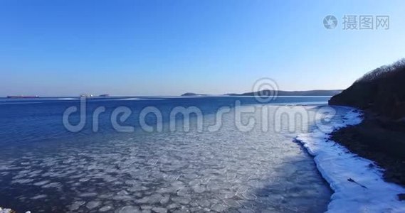 俄罗斯岛屿海岸线的鸟瞰图视频