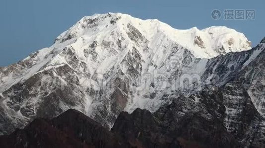 安纳普尔纳南峰，经过喜马拉雅山，安纳普尔纳地区，尼泊尔4K视频