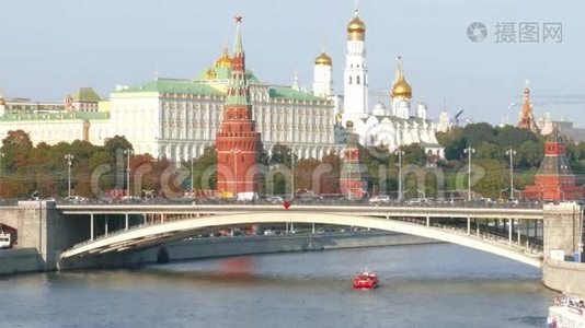 莫斯科市的克里姆林宫和河流景观视频