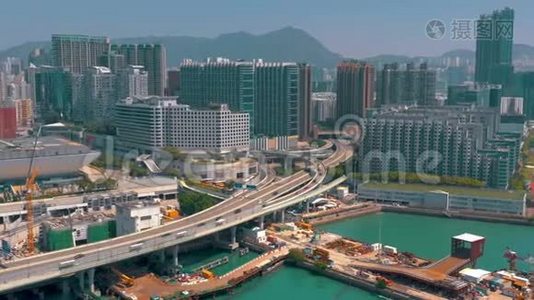 香港-2018年5月：从九龙区侧面鸟瞰维多利亚湾，4k。海滨摩天大楼。视频