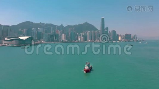 香港-2018年5月：从九龙区侧面鸟瞰维多利亚湾，4k。海滨摩天大楼。视频