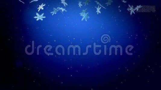 装饰的三维雪花漂浮在空气中的蓝色背景。 用作圣诞节、新年贺卡或冬季主题的动画视频