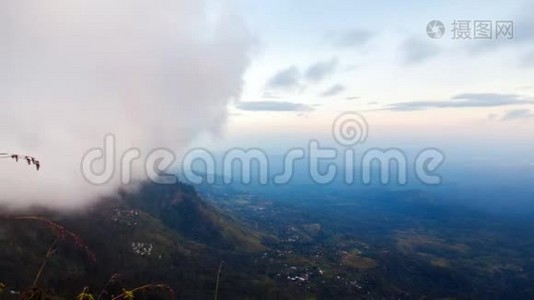 从斯里兰卡的山上俯瞰空中景观视频