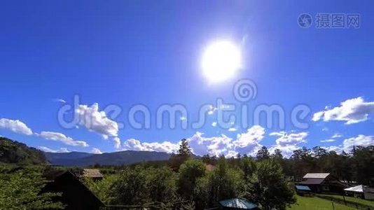 山村时间在夏秋时节. 狂野的亚洲自然和农村。视频