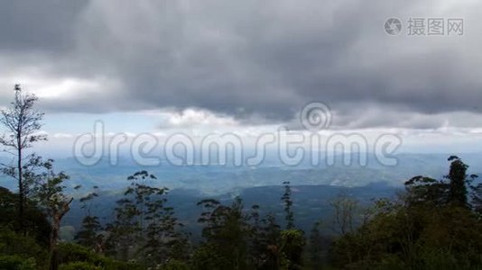 从斯里兰卡的山上俯瞰空中景观视频