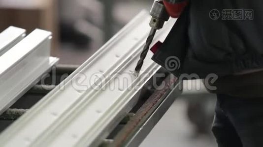 工厂为PVC门窗生产..视频
