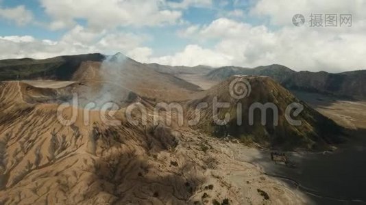 有火山口的活火山。 Gunung Bromo，Jawa，印度尼西亚。视频