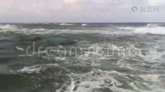 海浪在海面上.视频