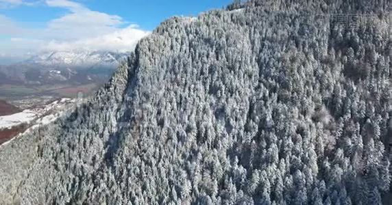 冬季瑞士山脉的鸟瞰图视频