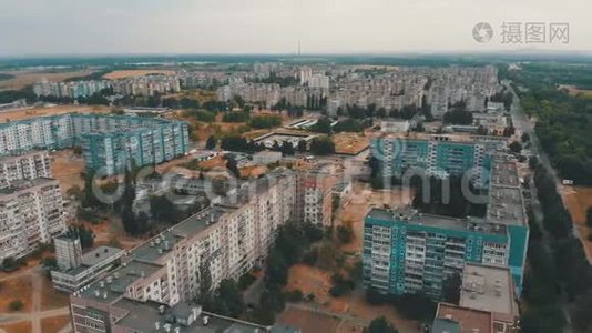 城市住宅多层建筑的鸟瞰图视频