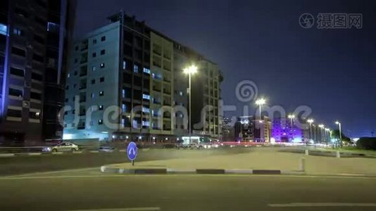 迪拜街在夜间消失。视频