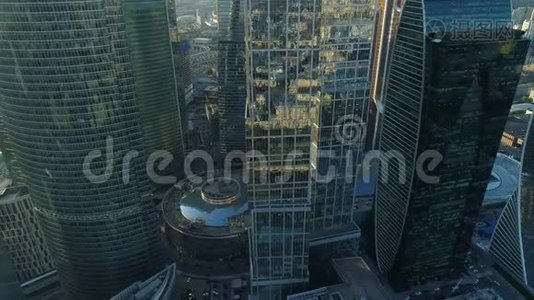 莫斯科国际商务中心摩天大楼的日落照片。视频