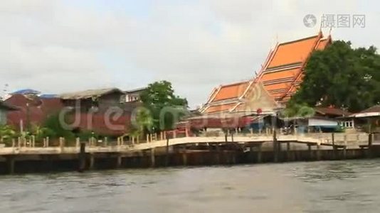 游客乘船在Chao Phraya河上旅行视频