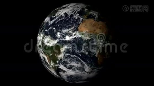 地球在坚实的黑色背景上旋转。 可循环使用视频